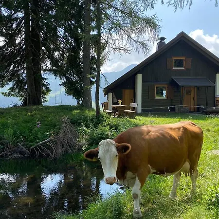 Gemuetliche Berghuette In Den Alpen Sonnenalpe Nassfeld