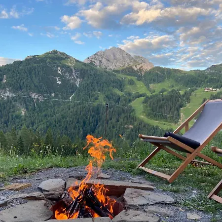 Gemuetliche Berghuette In Den Alpen *