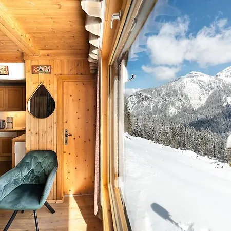 Gemuetliche Skihuette Nassfeld - Ski-In Ski-Out Dağ evi