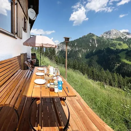 샬레 Gemuetliche Skihuette An Der Piste Ski-in & Ski-out