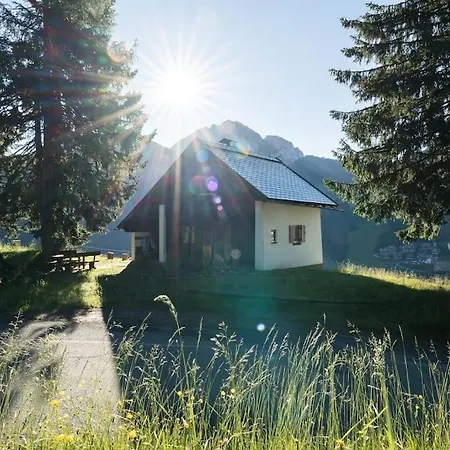 Gemuetliche Skihuette An Der Piste Ski-in & Ski-out 샬레 *