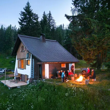 Gemuetliche Berghuette In Den Alpen *