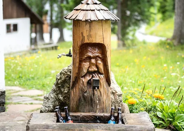 Gemuetliche Berghuette In Den Alpen