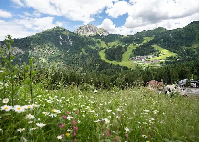 Gemuetliche Berghuette In Den Alpen *